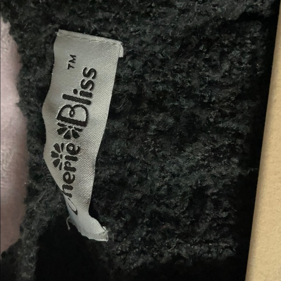 Poncho - Picture 2 of 2